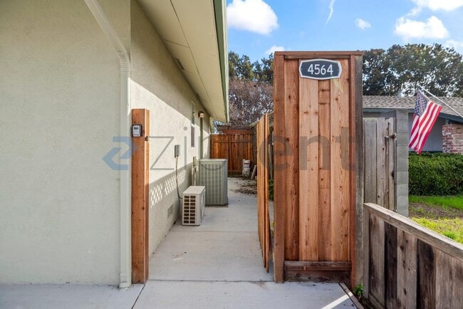 4564 Angeles Ave in Fremont, CA - Building Photo - Building Photo