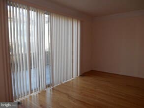 6359 Battlement Way in Alexandria, VA - Foto de edificio - Building Photo