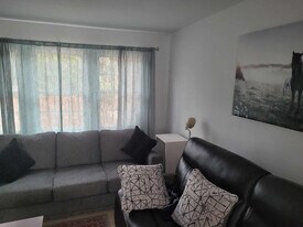 967 Lacon Dr in Newport News, VA - Building Photo