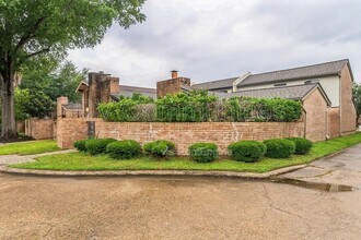 4702 N Cashel Cir in Houston, TX - Building Photo - Building Photo