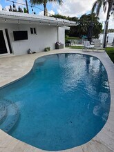 8220 SW 48th St in Miami, FL - Building Photo - Building Photo