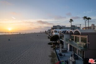 3806 Ocean Front Walk in Marina Del Rey, CA - Building Photo