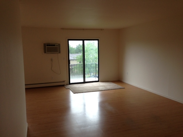 2408 Cherry Hill Dr, Unit 2408 in Arlington, NY - Building Photo - Building Photo