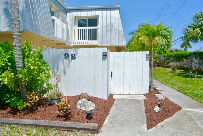 141 E Riverside Dr in Jupiter, FL - Building Photo - Building Photo