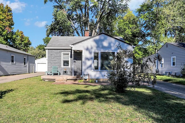 5311 Crittenden Ave in Indianapolis, IN - Foto de edificio - Building Photo