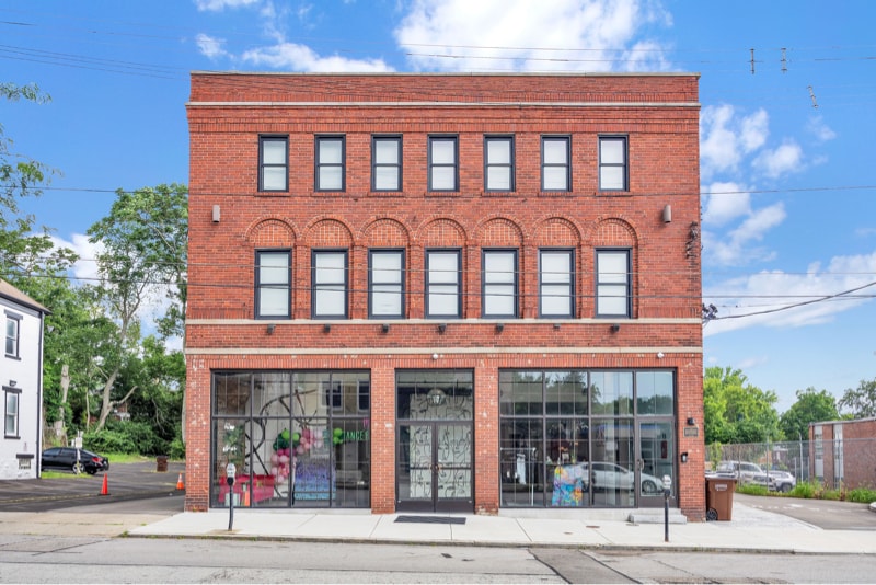 6011 Madison Rd in Cincinnati, OH - Foto de edificio