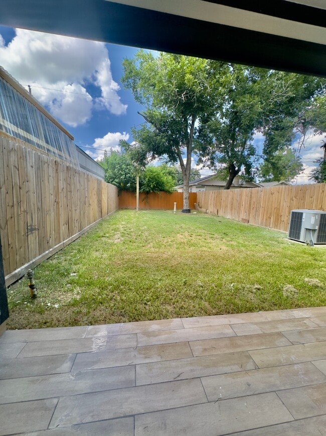 10232 Porto Rico Rd in Houston, TX - Building Photo - Building Photo