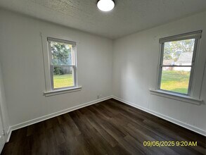 2117 N Janney Ave in Muncie, IN - Foto de edificio - Building Photo