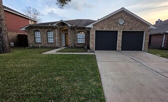 3407 Berry Grove Dr in Spring, TX - Building Photo