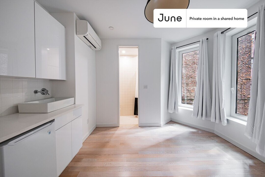 Room in Shared 4 bed/4 bath home in Brooklyn, NY - Building Photo