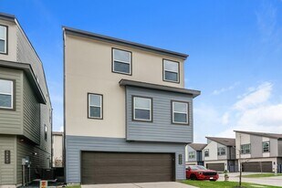 18435 Idyllic Aly in Shenandoah, TX - Building Photo