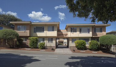 1365 Broadway in Millbrae, CA - Foto de edificio - Building Photo