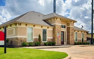 13722 Office Park Dr, Unit B in Houston, TX - Building Photo