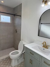 10435 1/2 Somerset Blvd in Bellflower, CA - Foto de edificio - Building Photo