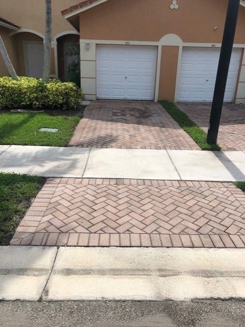 571 Princess Dr in Margate, FL - Foto de edificio - Building Photo