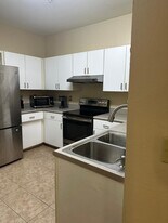 132 Vista Verdi Cir, Unit sunny kitchen in Lake Mary, FL - Building Photo