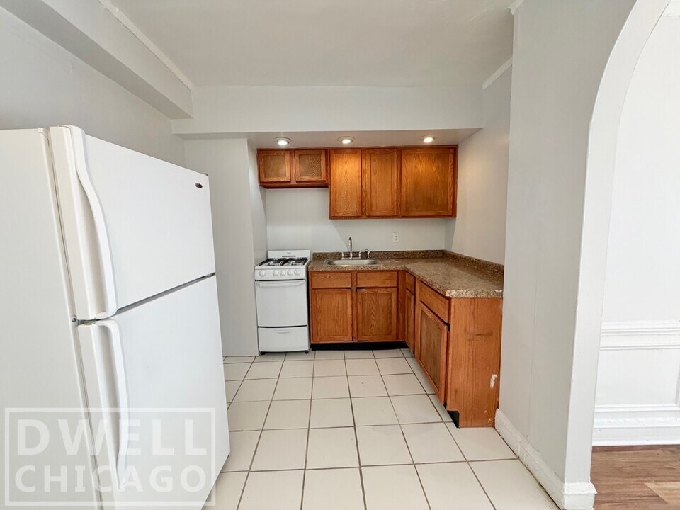 2341 N Commonwealth Ave, Unit #412 Studio in Chicago, IL - Foto de edificio