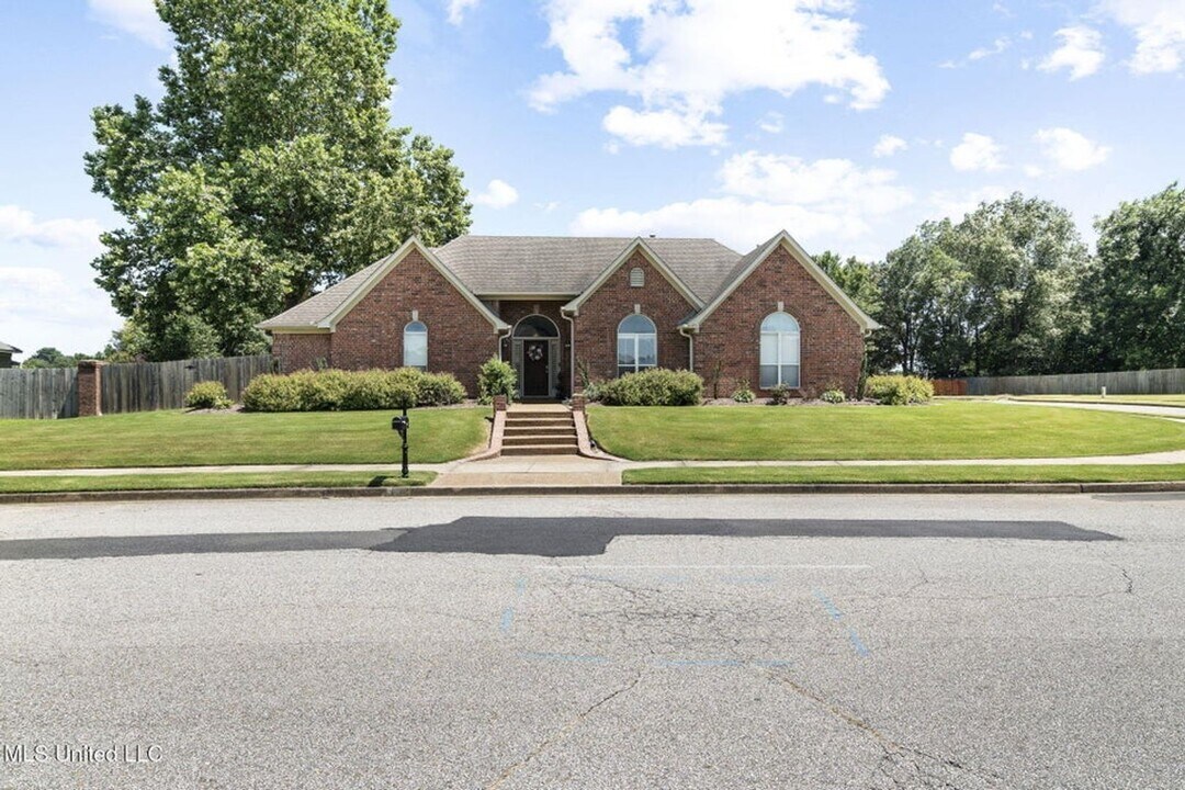6191 Ivy Trails Dr in Olive Branch, MS - Building Photo