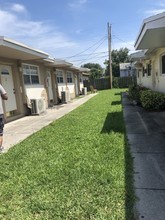 713 SW 3rd Pl in Dania Beach, FL - Building Photo - Building Photo