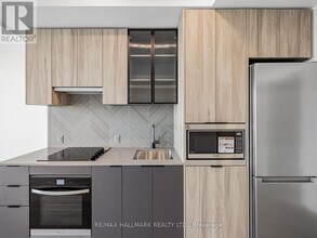 1037 The Queensway in Toronto, ON - Building Photo - Building Photo