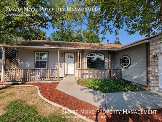 2557 N Laughridge Ave in Meridian, ID - Building Photo - Building Photo