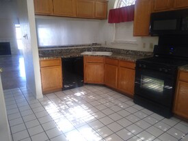 415 Valley Mills Dr in Arlington, TX - Building Photo