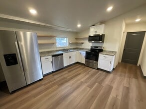 547 E Hickory St in Union, OR - Building Photo - Building Photo