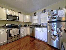237 N Harvard St, Unit 1L in Boston, MA - Building Photo