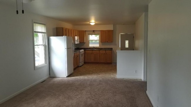 348 Sutherland Ave in Watervliet, MI - Building Photo - Building Photo