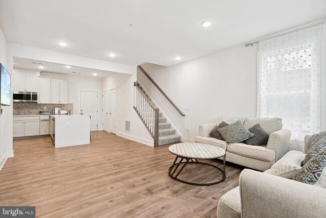 55 Silverway Dr