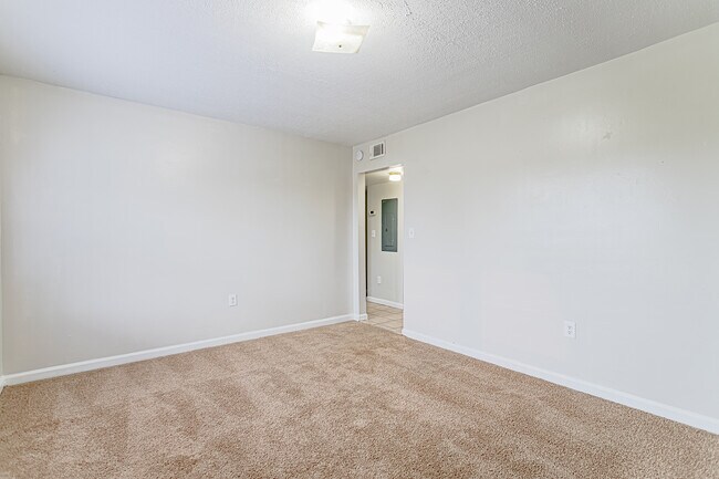 1107 Hampton Avenue Ext in Greenville, SC - Building Photo - Building Photo