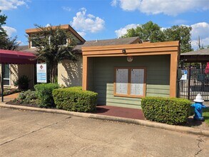 13210 Old Richmond Rd in Houston, TX - Building Photo - Building Photo