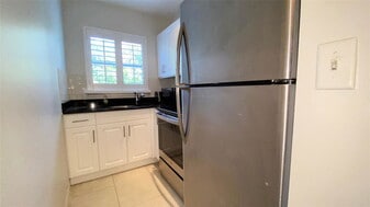 660 Cypress Lake Blvd in Pompano Beach, FL - Building Photo