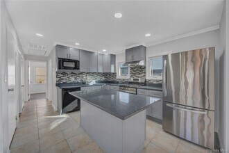 170 5th St in Hicksville, NY - Building Photo - Building Photo