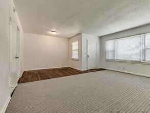 928 N Locust Ln in Midwest City, OK - Building Photo - Building Photo