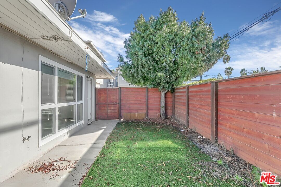 2428 Kansas Ave in Santa Monica, CA - Building Photo