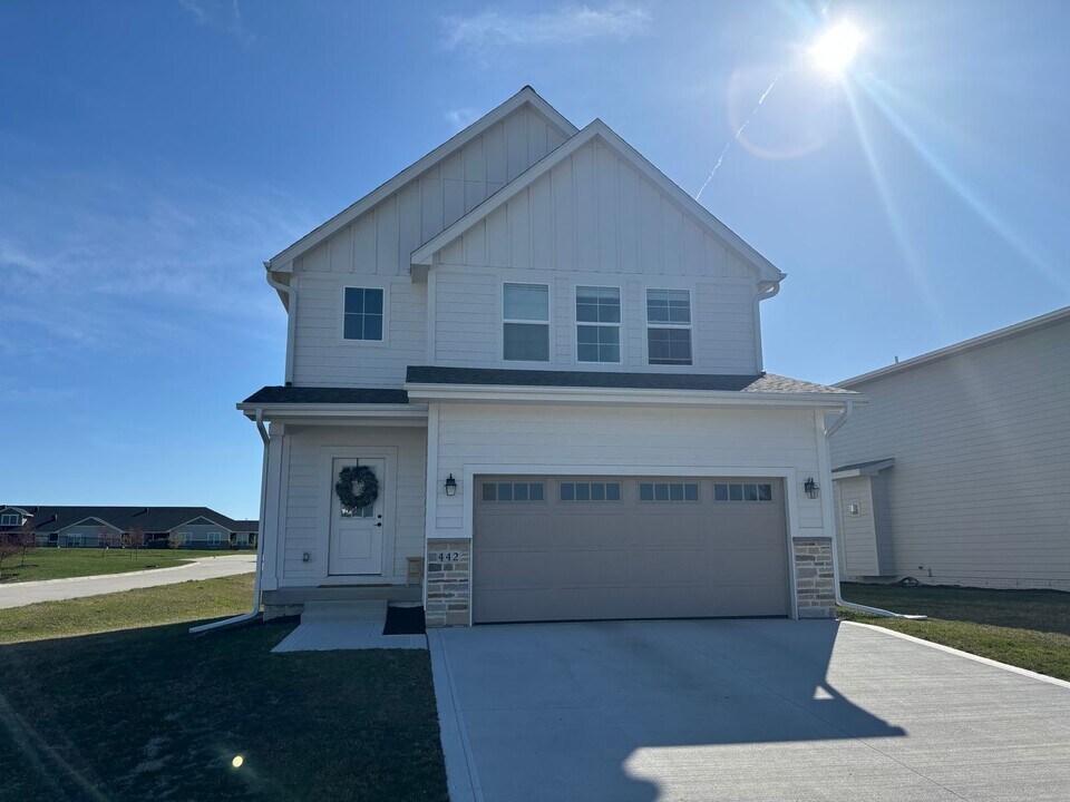 442 S 91st St in West Des Moines, IA - Building Photo
