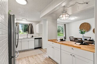 M6902 Alpine Way in Yakima, WA - Building Photo - Building Photo