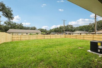 3831 Valley Tree Dr in Tampa, FL - Building Photo - Building Photo