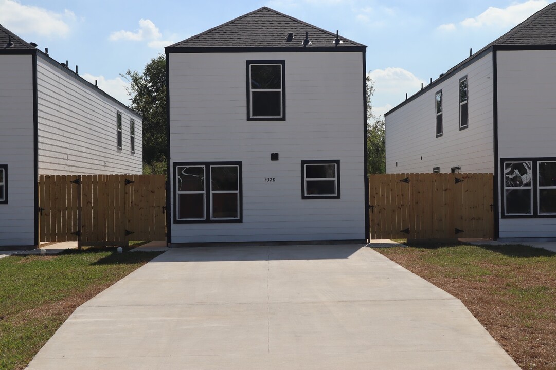 5715 Polly St in Houston, TX - Building Photo