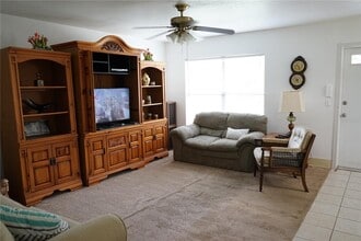 101 Cambridge Trail in Sun City Center, FL - Building Photo - Building Photo