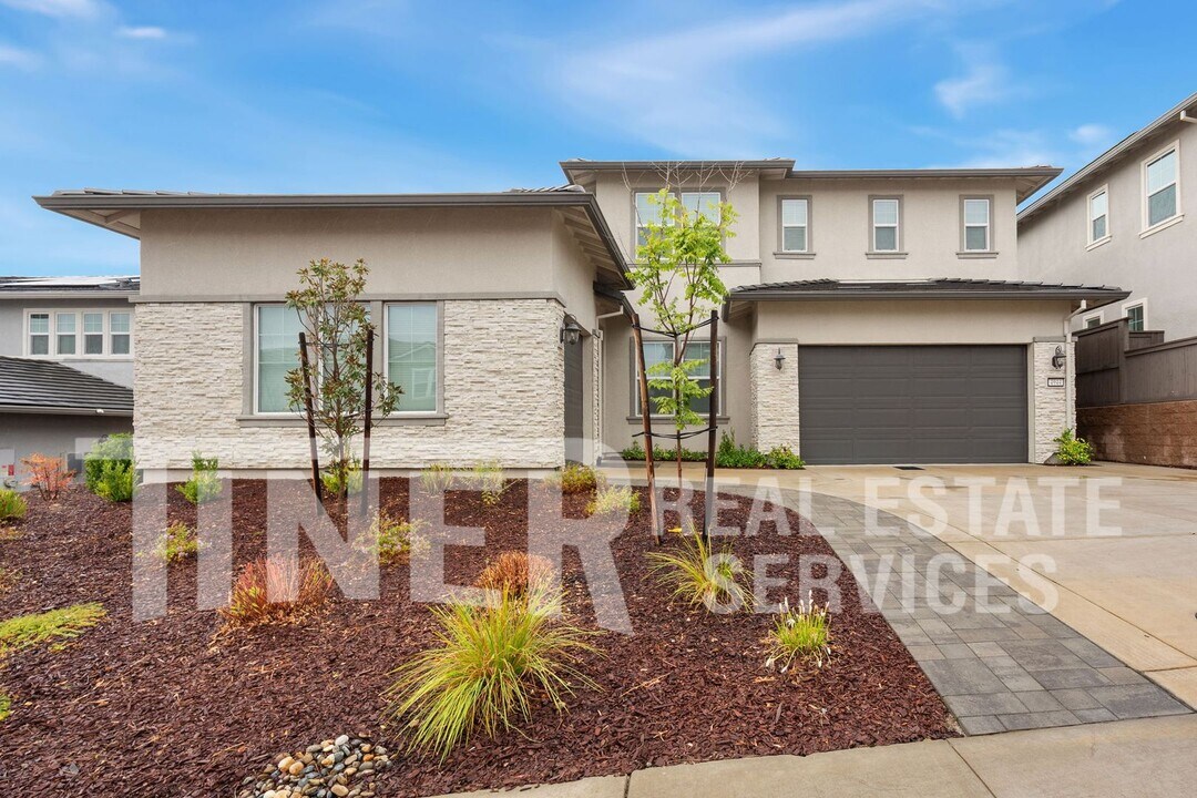 4944 Covered Wagon Cir in Folsom, CA - Building Photo