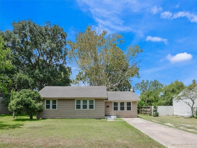 property at 1116 2nd St