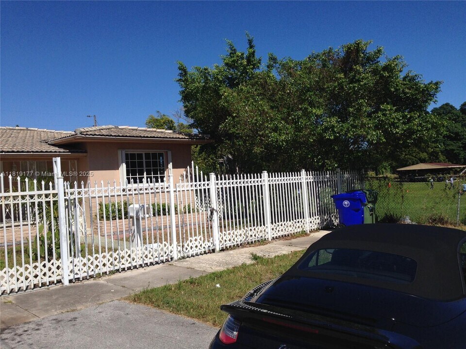 2965 NW 3rd St in Miami, FL - Building Photo