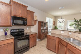 12158 Karnes Way in San Antonio, TX - Building Photo - Building Photo