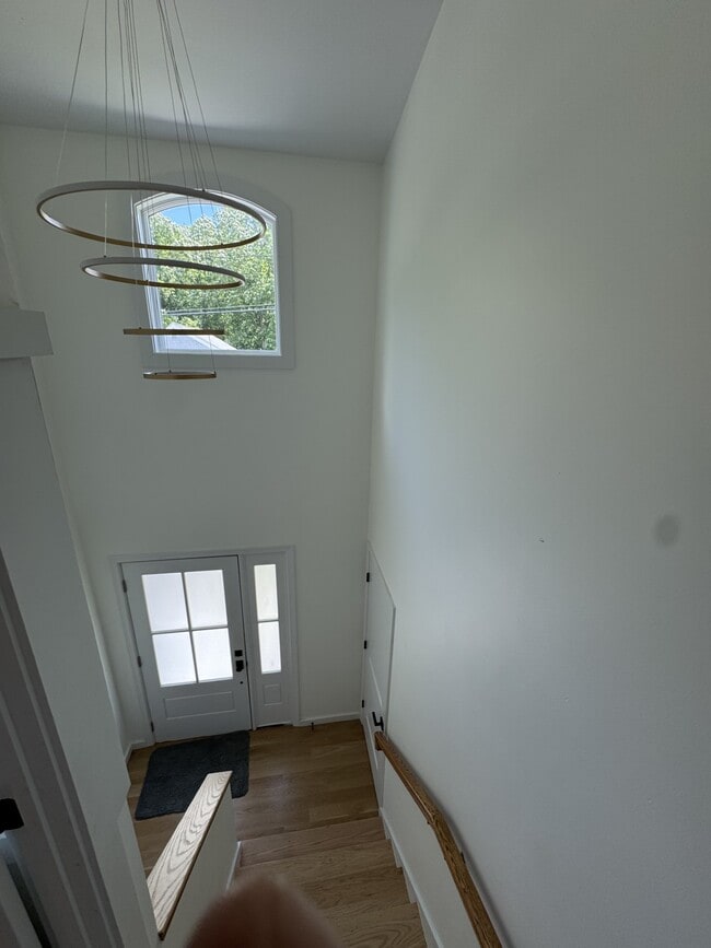 136 Nokomis Rd, Unit #A in Hingham, MA - Foto de edificio - Building Photo
