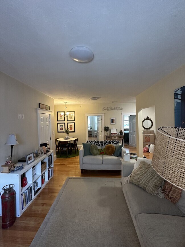 384 Neponset Ave