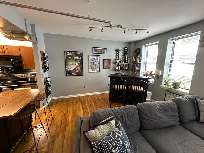 700 Church St, Unit 307 in Nashville, TN - Foto de edificio - Building Photo