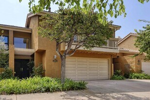2585 Caminito Muirfield in San Diego, CA - Building Photo