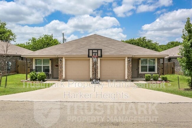 property at 924 Maplewood Dr